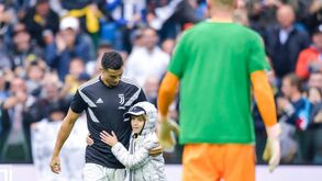 Gesto de Cristiano Ronaldo comove criança antes do jogo com a Udinese