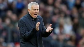 Mourinho: «Deram-me o contrato e não lhes apontei uma pistola...»