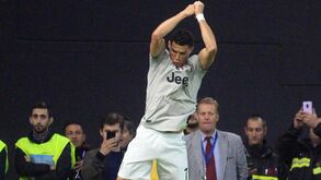 Cristiano Ronaldo entre os 30 nomeados para a Bola de Ouro