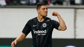Eintracht garante que irá comprar Jovic 