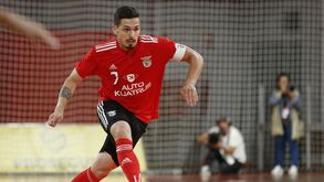 Benfica vence Fundão com 'chapa cinco'