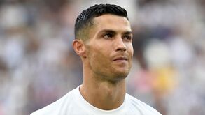 Ronaldo tranquiliza seguidores com emojis 