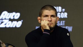 Khabib pronto a lutar com Mayweather... mas há um problema