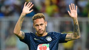 Neymar insiste em mandar SMS para o Barcelona e parece estar a resultar