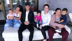 Ronaldo recebe mimos da família em Turim
