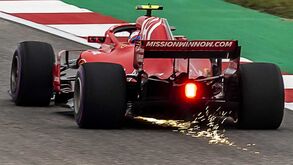 Kimi Raikkönen vence GP Estados Unidos e Lewis Hamilton adia festa do título