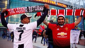 Ronaldo recebido como 'lenda' pelos adeptos do Manchester 