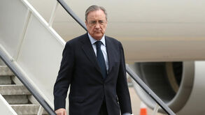Florentino teve de ser acalmado para não despedir Lopetegui na terça-feira