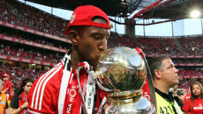 Talisca despede-se do Benfica com mensagem emocionada: «Aprendi que os erros existem»