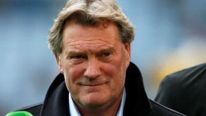 Antigo internacional inglês Glenn Hoddle internado em estado grave