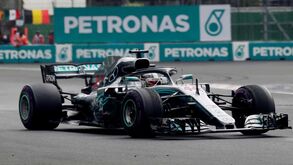 Lewis Hamilton sagra-se campeão mundial de Fórmula 1 pela quinta vez