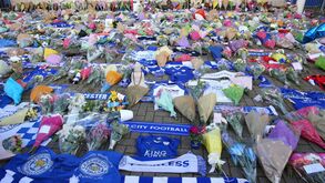 «Nunca vi um homem como tu»: jogadores do Leicester devastados com morte do dono do clube