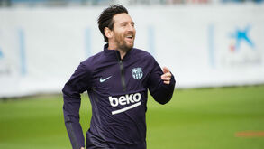 Messi voltou aos treinos 11 dias depois de ter fraturado o braço