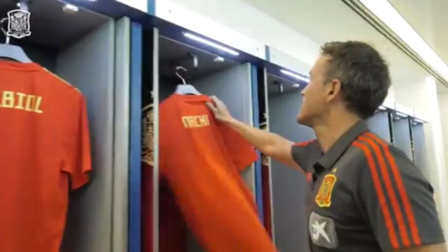 Treinador distribuiu camisolas no balneário