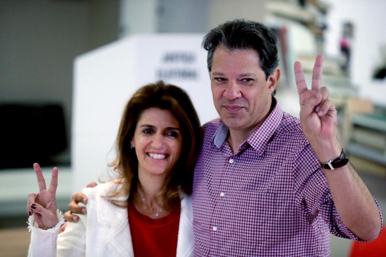 Fernando Haddad a votar nas eleições presidenciais do Brasil