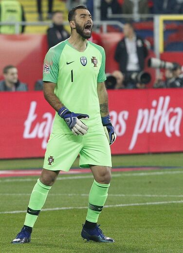 Rui Patrício (2): Esteve mal no primeiro golo, mas nada podia fazer no segundo, numa noite em que não teve muito trabalho.