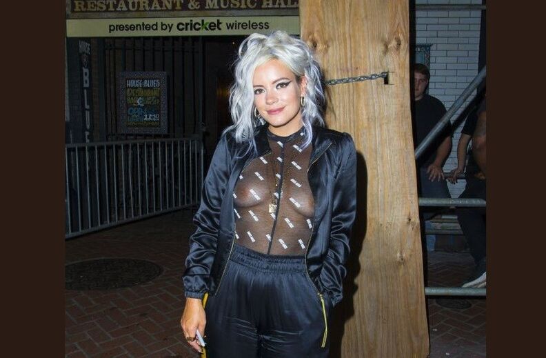 Lily Allen saiu à rua de peito à mostra e não vê nenhum problema nisso