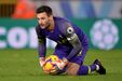 Hugo Lloris - O guarda-redes exigiu no contrato que assinou com o Tottenham receber um valor por cada jogo, que varia consoante o desfecho: aufere 8 mil euros se for titular; 9 mil em caso de vitória ou empate, e 4 mil em caso de derrota.