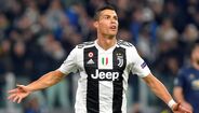 Cristiano Ronaldo - O português preserva a sua intimidade e os colaboradores que contrata comprometem-se a não tecer comentários sobre o craque ou a sua família até 70 anos após a morte do jogador ou do último elemento da família.