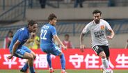 Ezequiel Lavezzi - Contratado pelos chineses do Hebei Fortune em 2016, o argentino era na altura o jogador mais bem pago do Mundo. Mas não lhe chegava. Exigiu ainda duas casas completamente mobiladas, dois carros, um motorista e um cozinheiro.