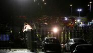 Helicóptero do dono do Leicester despenha-se e incendeia-se junto ao estádio	