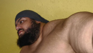 "Hulk Iraniano" surpreende a Internet com o seu enorme físico