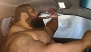 "Hulk Iraniano" surpreende a Internet com o seu enorme físico