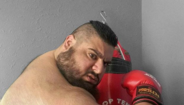 "Hulk Iraniano" surpreende a Internet com o seu enorme físico