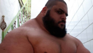 "Hulk Iraniano" surpreende a Internet com o seu enorme físico