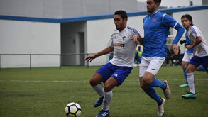 Árbitro agredido no Abóboda-Belenenses termina o jogo aos 85 minutos
