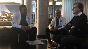 Agente no hotel para seguir Agu