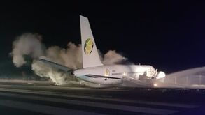 Avião com 118 passageiros a bordo tem acidente ao fazer aterragem de emergência na Guiana