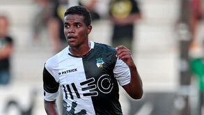 Moura promete 'comer' a relva