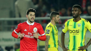 Águia tenta evitar pior arranque