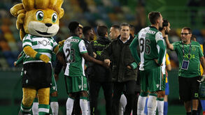 Treinador e jogadores foram apanhados de surpresa com decisão de Varandas