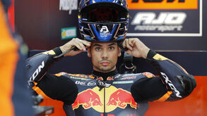 Miguel Oliveira recebido em apoteose no aeroporto de Lisboa