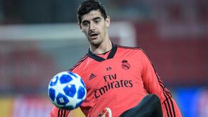 Real Madrid gastou milhões que seriam para Mbappé em cinco jogadores