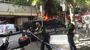 Homem esfaqueia várias pessoas na Austrália e é alvejado pela polícia