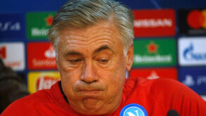 Ancelotti apoia Mourinho: «Chega de insultos!»