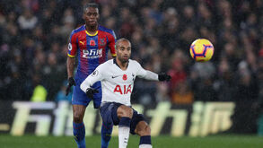 Tottenham vence e junta-se provisoriamente a Chelsea e Liverpool