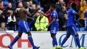 Bamba marcou, tirou a camisola nos festejos e... enganou o árbitro