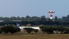Dois tripulantes do avião que aterrou em Beja no hospital com ferimentos ligeiros