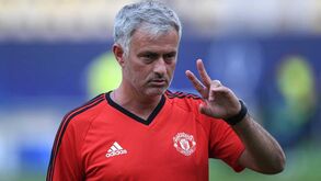 Mourinho aponta a dois alvos para reforçar Manchester United em janeiro