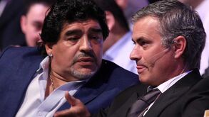 Maradona vai para Manchester atrás de Mourinho: «Tenho um montão de perguntas para ele»