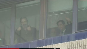 Bruno de Carvalho acena aos apoiantes