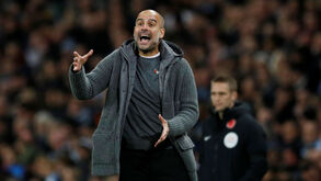 Guardiola advertido pela Federação Inglesa por comentários sobre árbitro