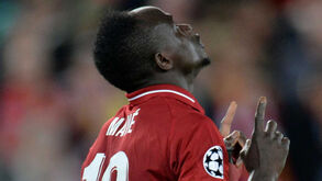 Sadio Mané assina contrato de 
