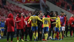 Final quente na Luz com sururu, assobios, aplausos e alguns lenços brancos