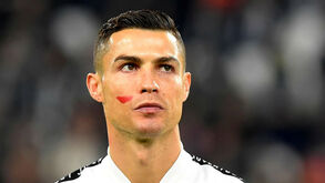 Jogadores da liga italiana mostram 'um cartão vermelho à violência'