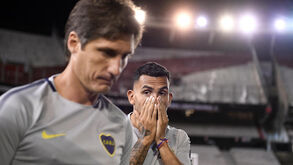 Depois de ter sido atacado, trio do Boca Juniors está... suspenso